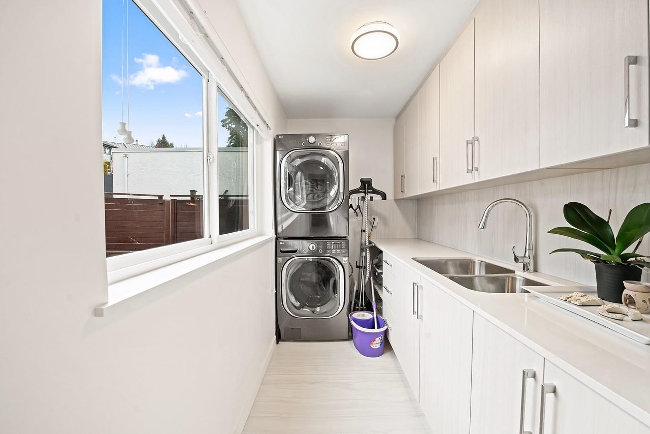 Listing image of 2135 LAWSON AVENUE