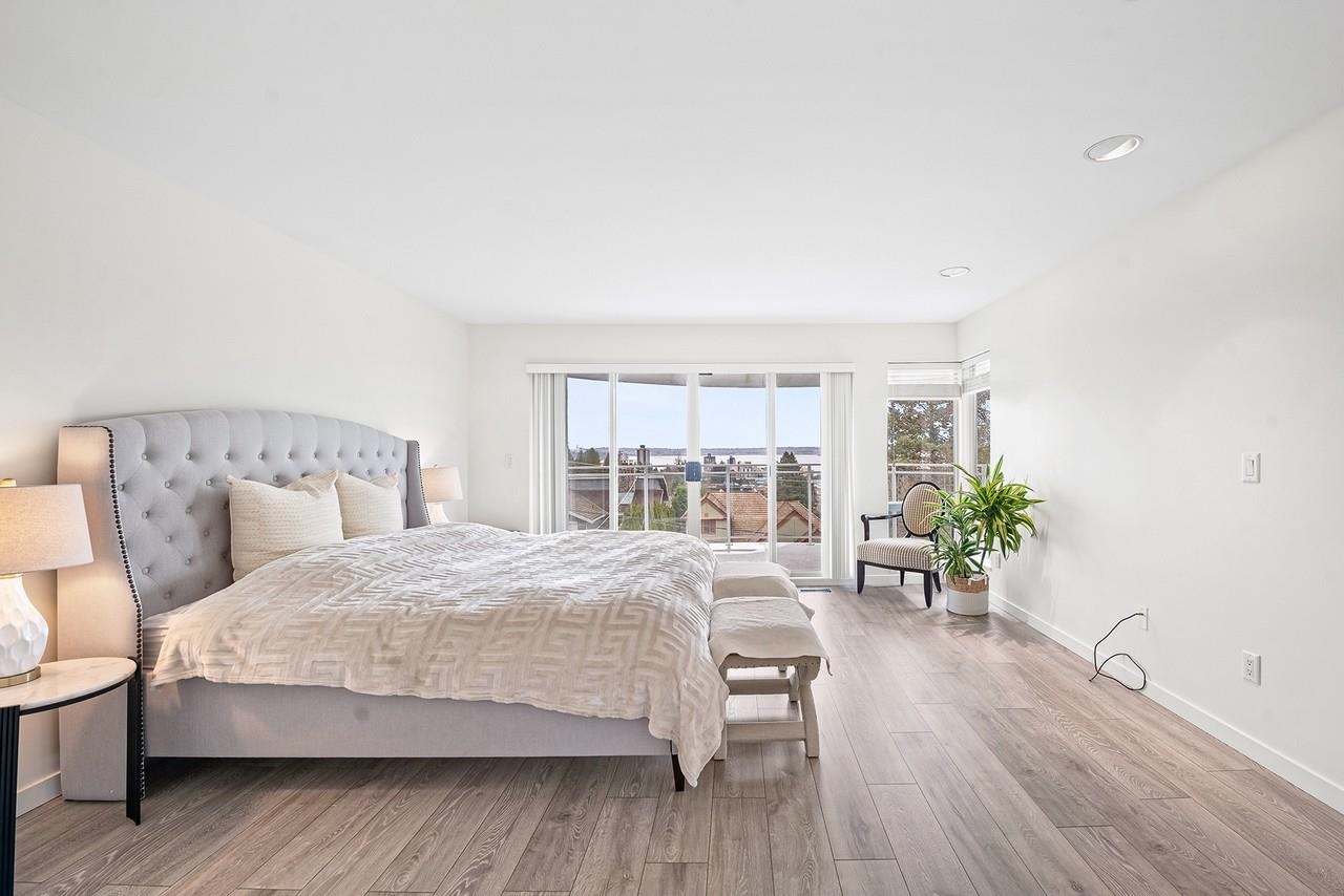 Listing image of 2135 LAWSON AVENUE