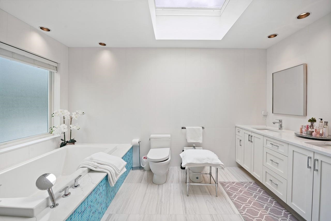 Listing image of 2135 LAWSON AVENUE