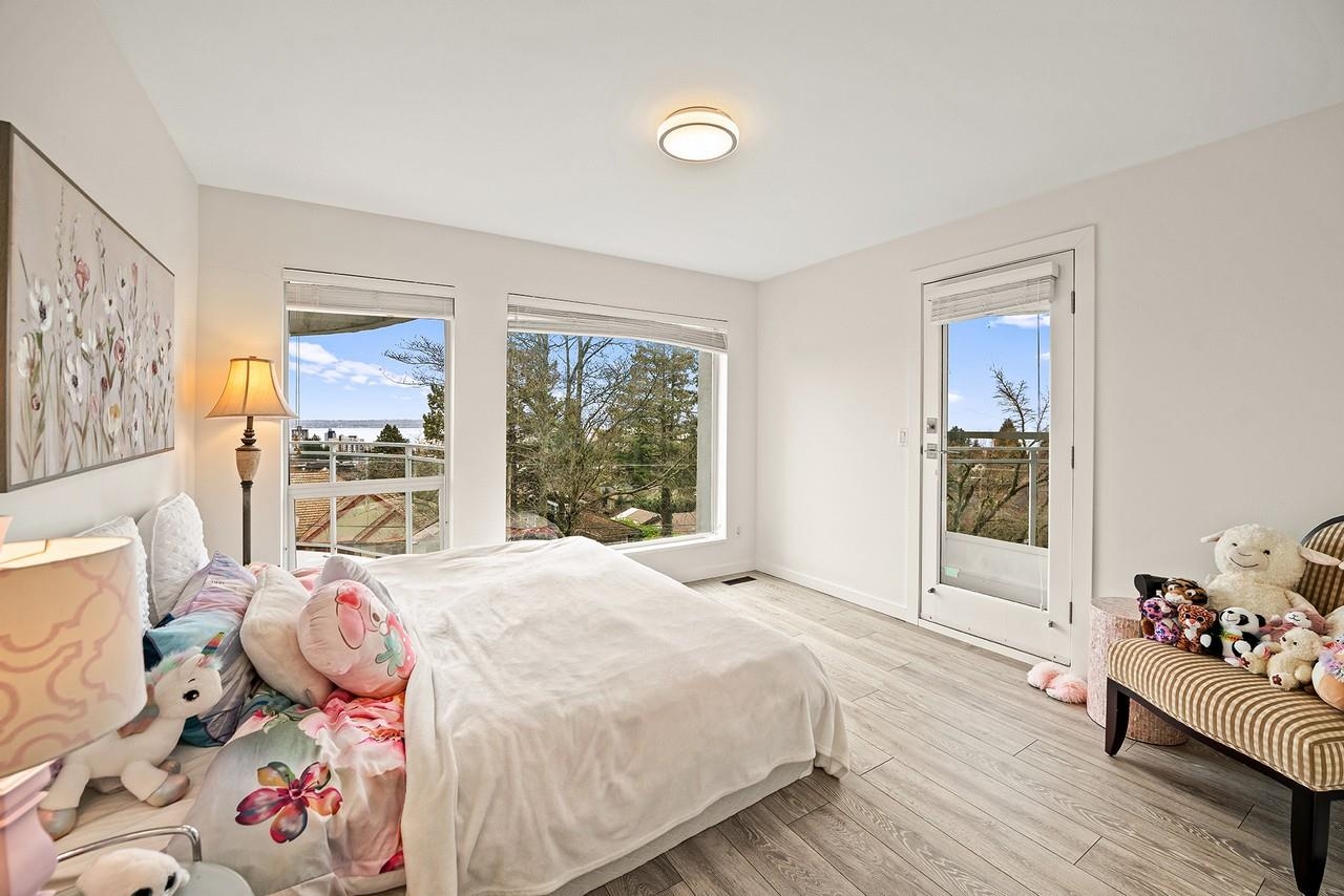 Listing image of 2135 LAWSON AVENUE