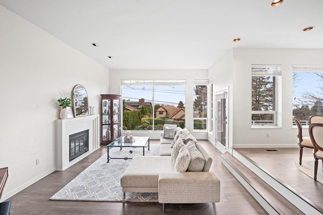 Listing image of 2135 LAWSON AVENUE