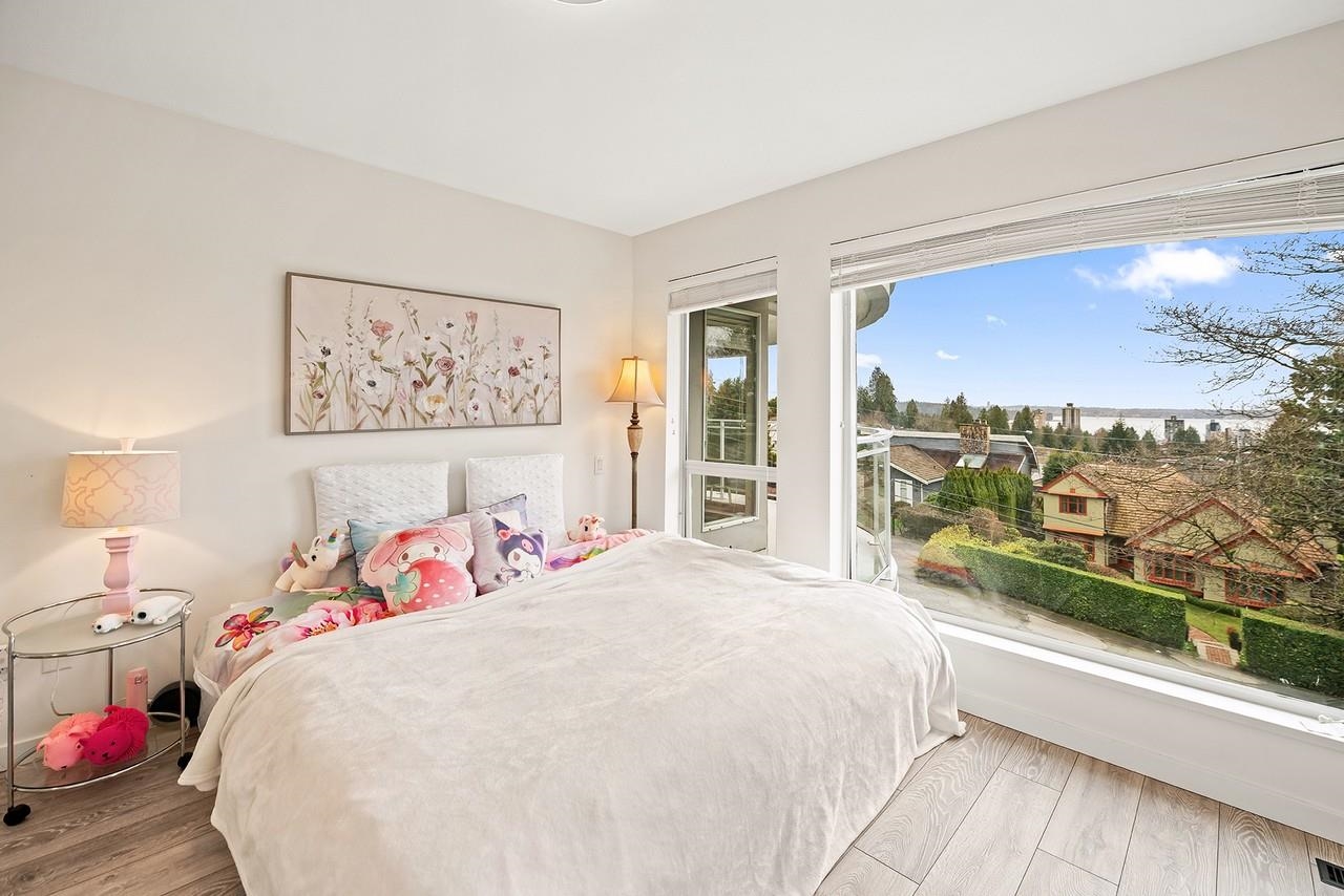 Listing image of 2135 LAWSON AVENUE