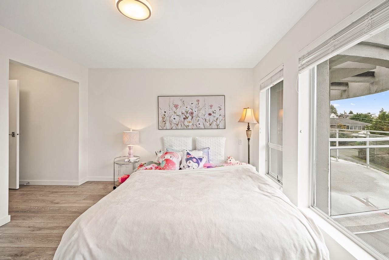 Listing image of 2135 LAWSON AVENUE