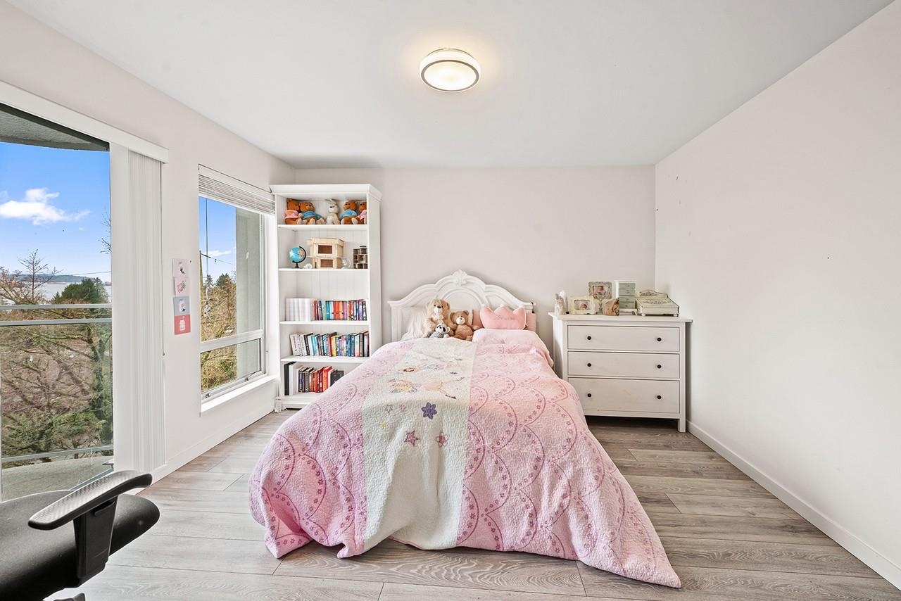 Listing image of 2135 LAWSON AVENUE