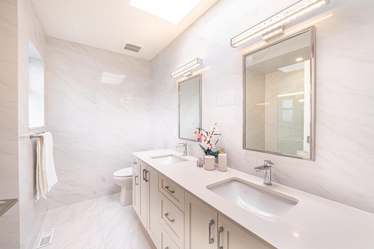 Listing image of 2135 LAWSON AVENUE