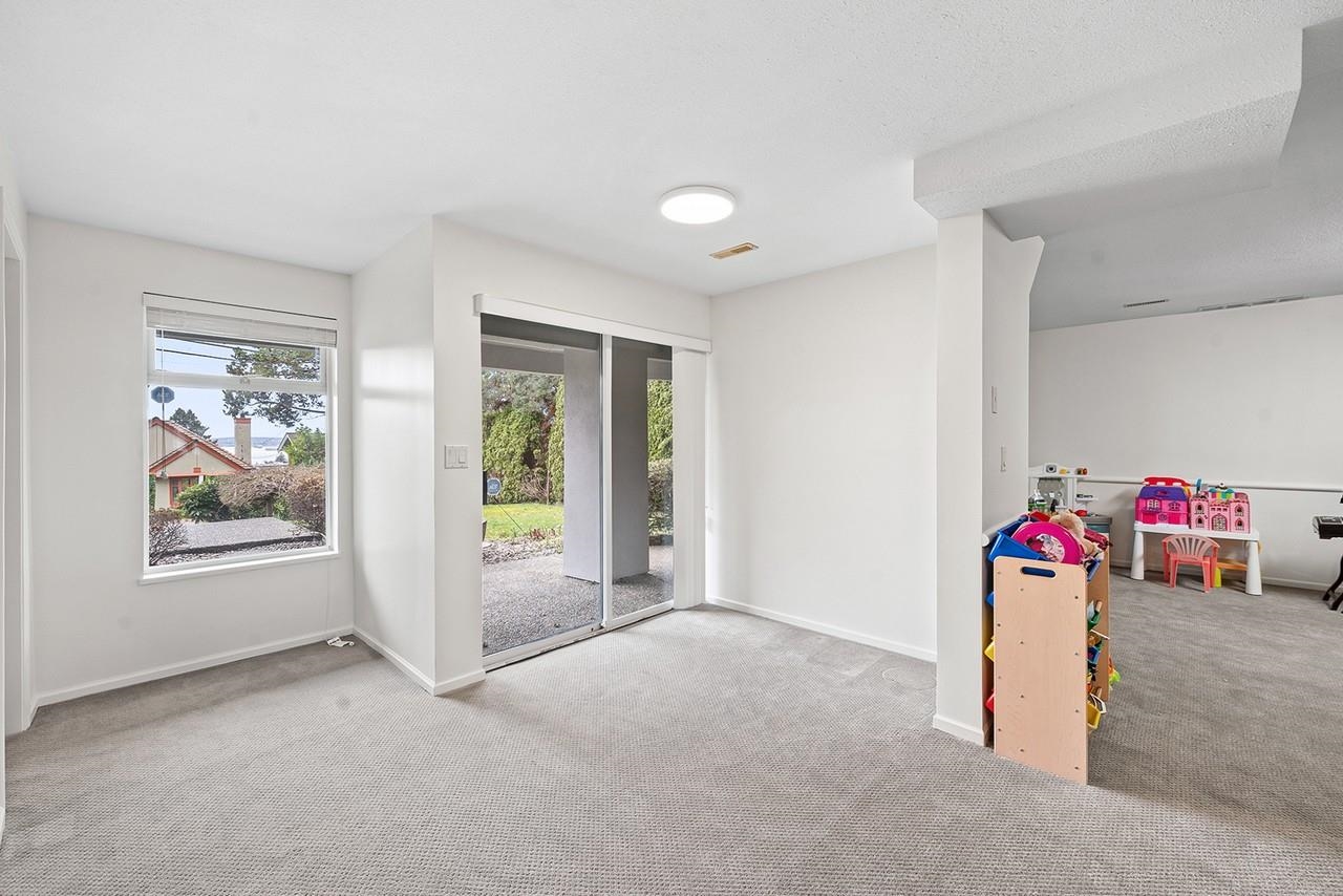 Listing image of 2135 LAWSON AVENUE