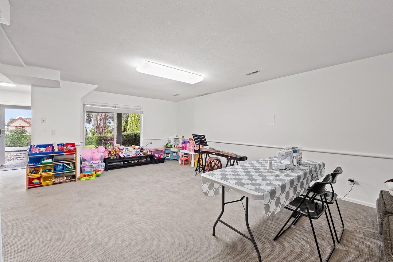 Listing image of 2135 LAWSON AVENUE