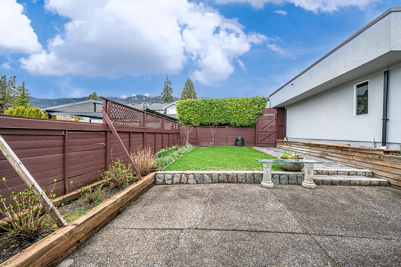 Listing image of 2135 LAWSON AVENUE