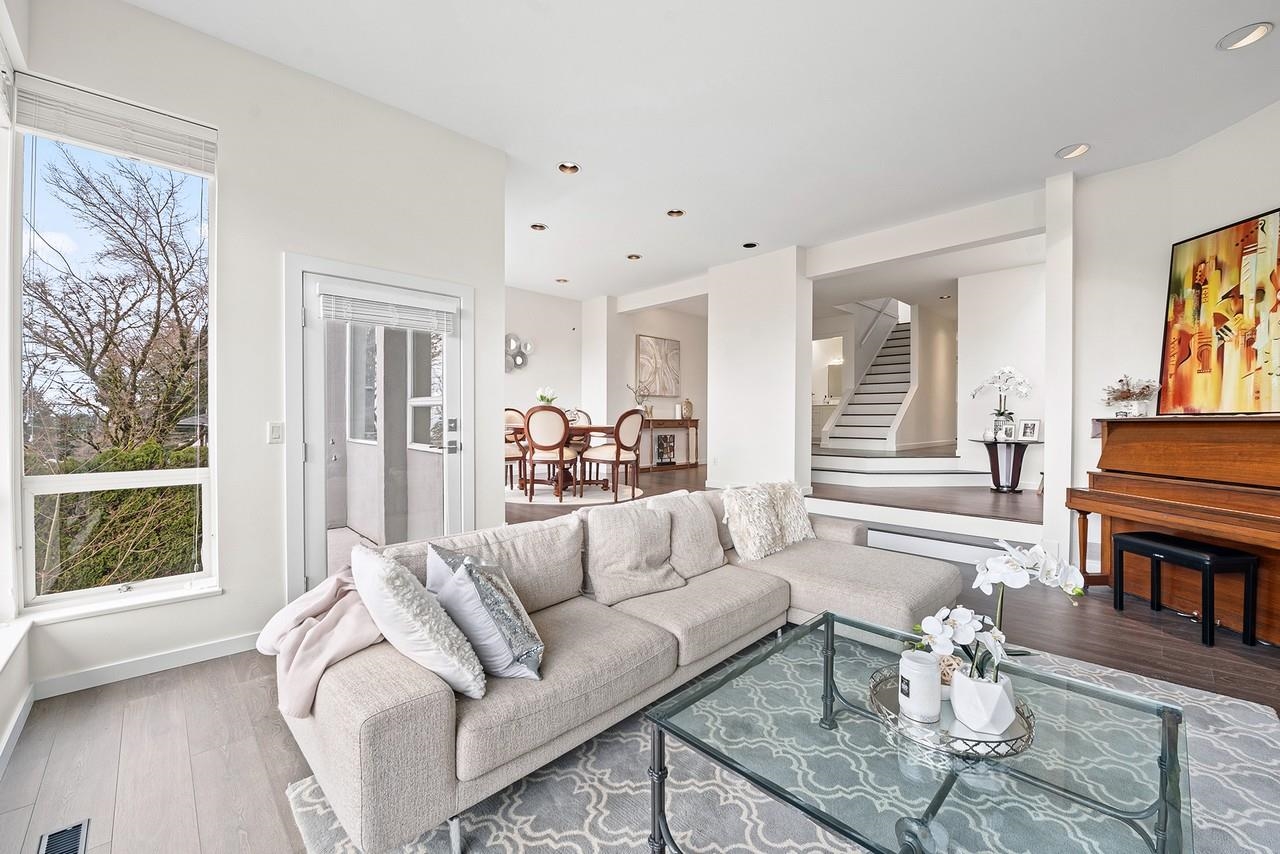 Listing image of 2135 LAWSON AVENUE