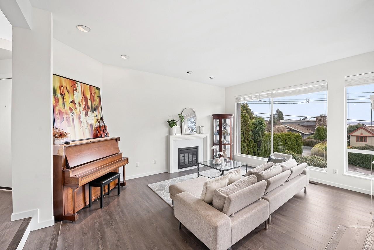 Listing image of 2135 LAWSON AVENUE