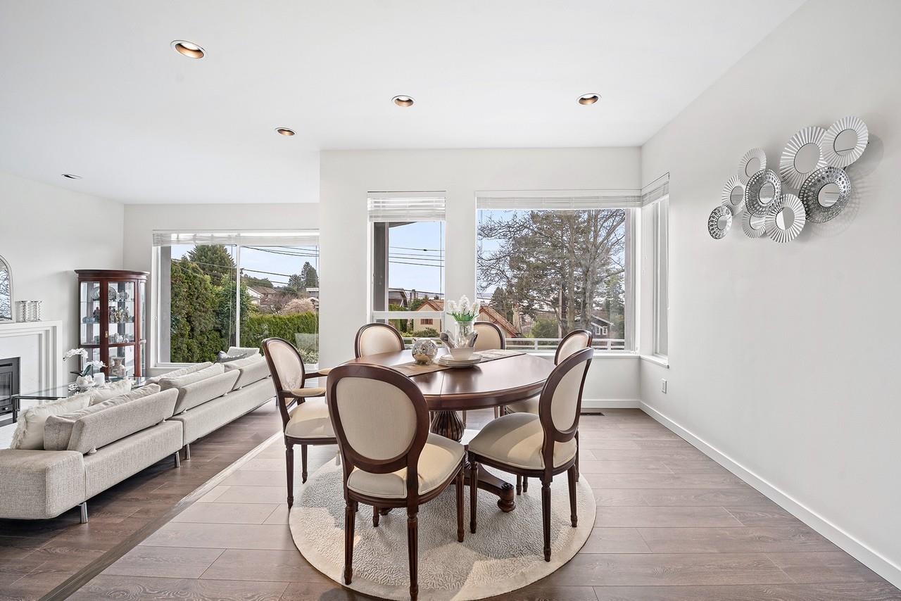 Listing image of 2135 LAWSON AVENUE