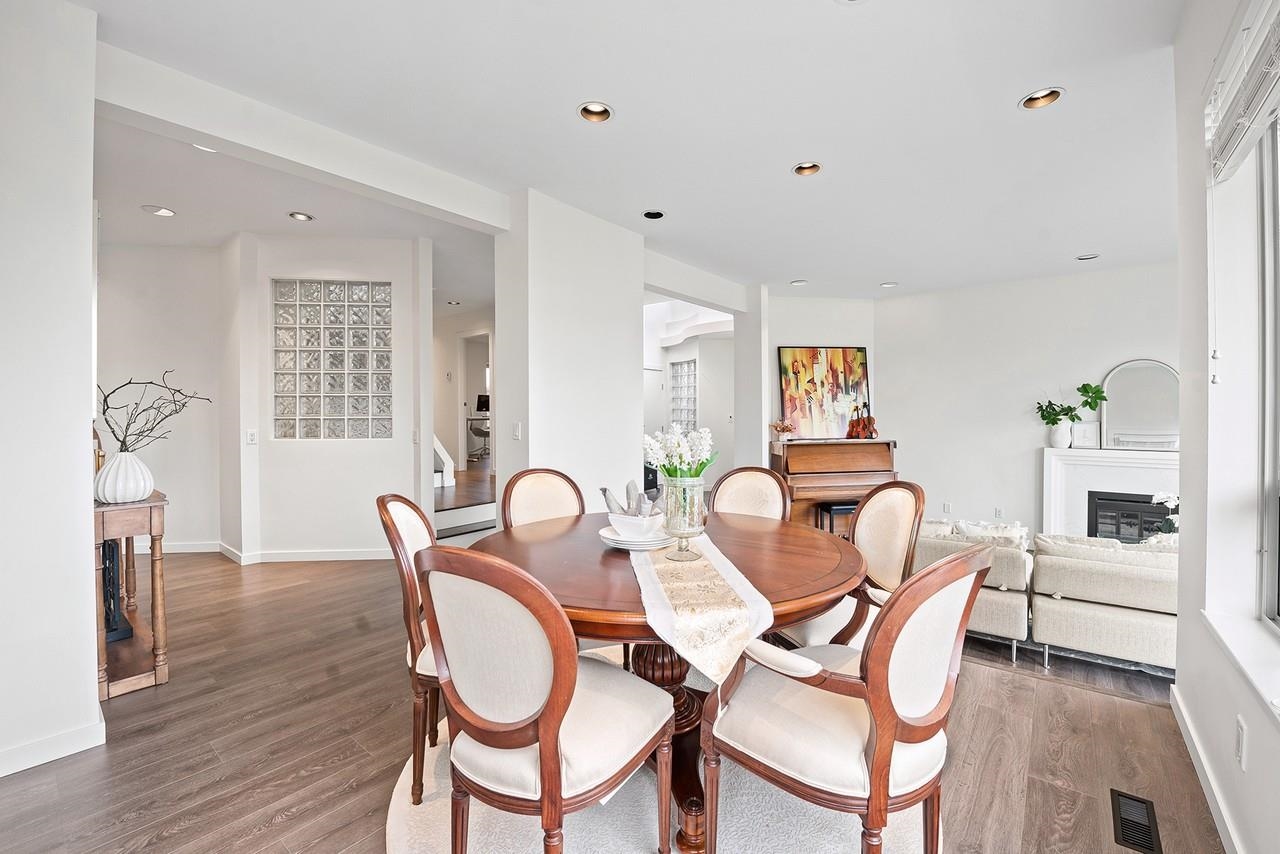 Listing image of 2135 LAWSON AVENUE