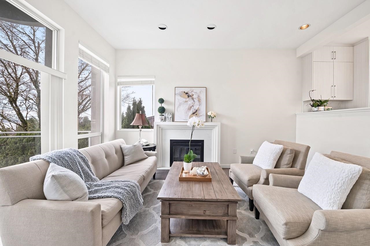 Listing image of 2135 LAWSON AVENUE