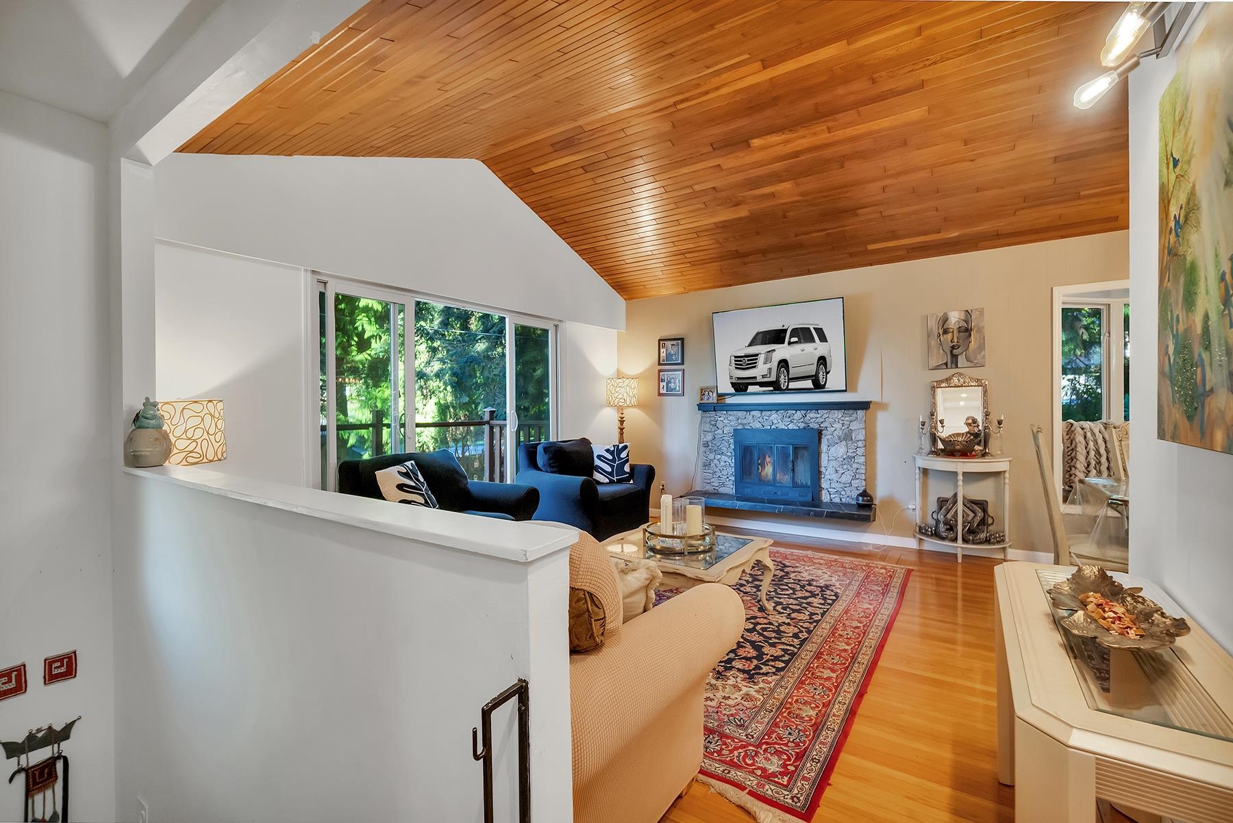 Listing image of 5325 MARINE DRIVE