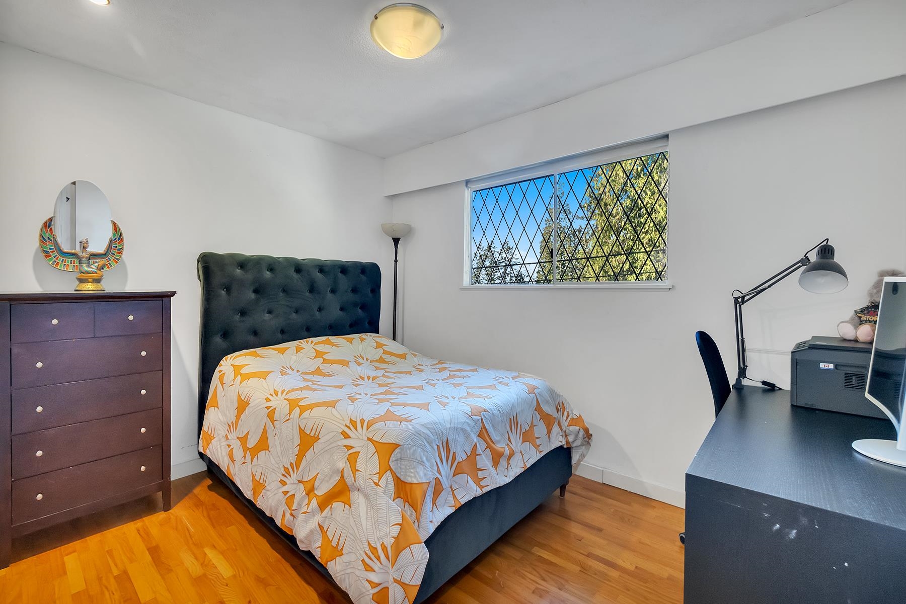 Listing image of 5325 MARINE DRIVE