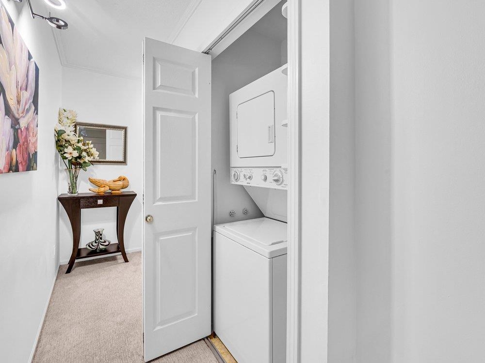 Listing image of 301 2710 LONSDALE AVENUE