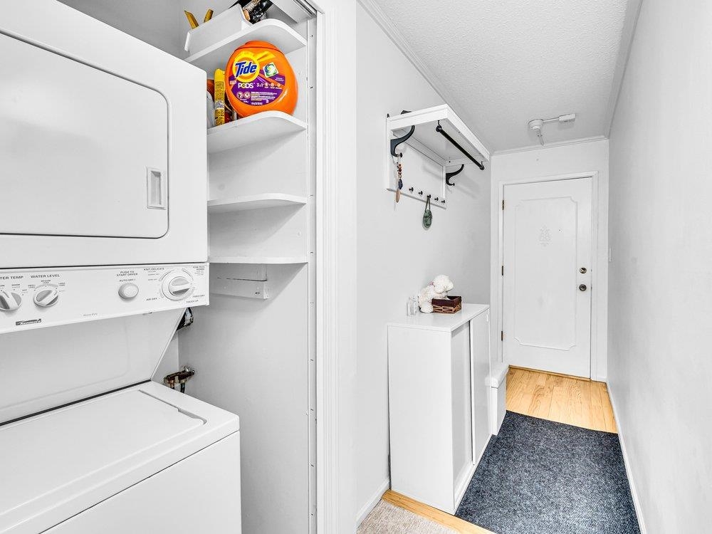 Listing image of 301 2710 LONSDALE AVENUE