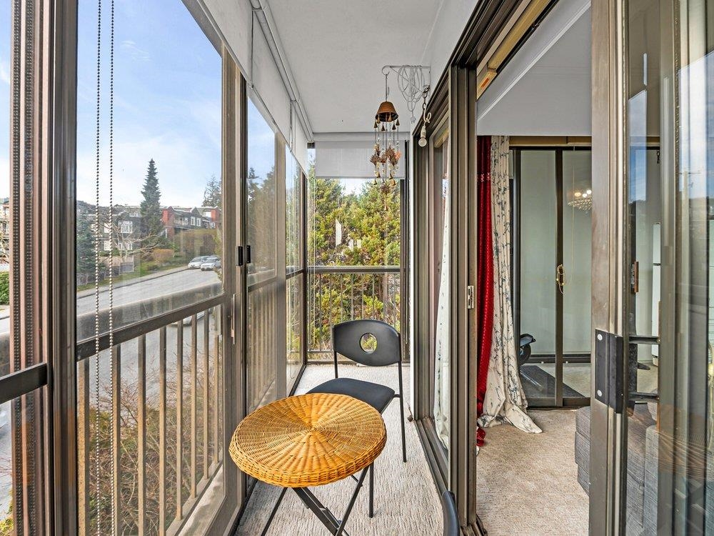 Listing image of 301 2710 LONSDALE AVENUE