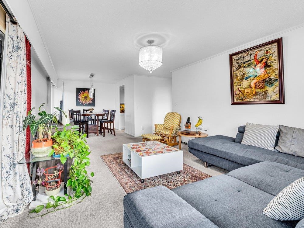 Listing image of 301 2710 LONSDALE AVENUE