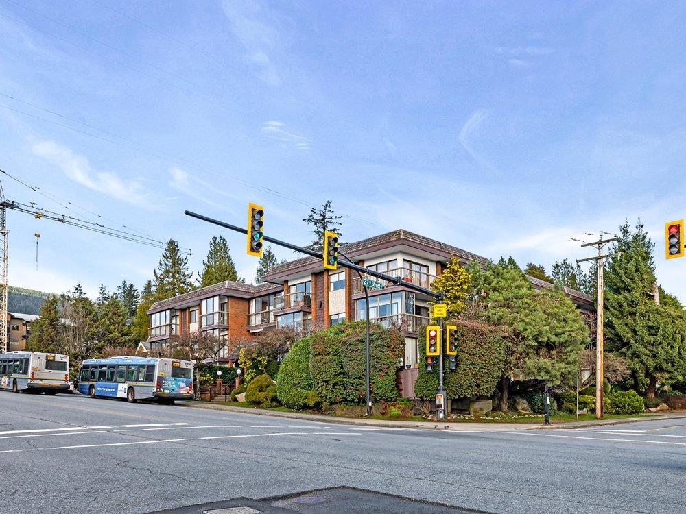 Listing image of 301 2710 LONSDALE AVENUE