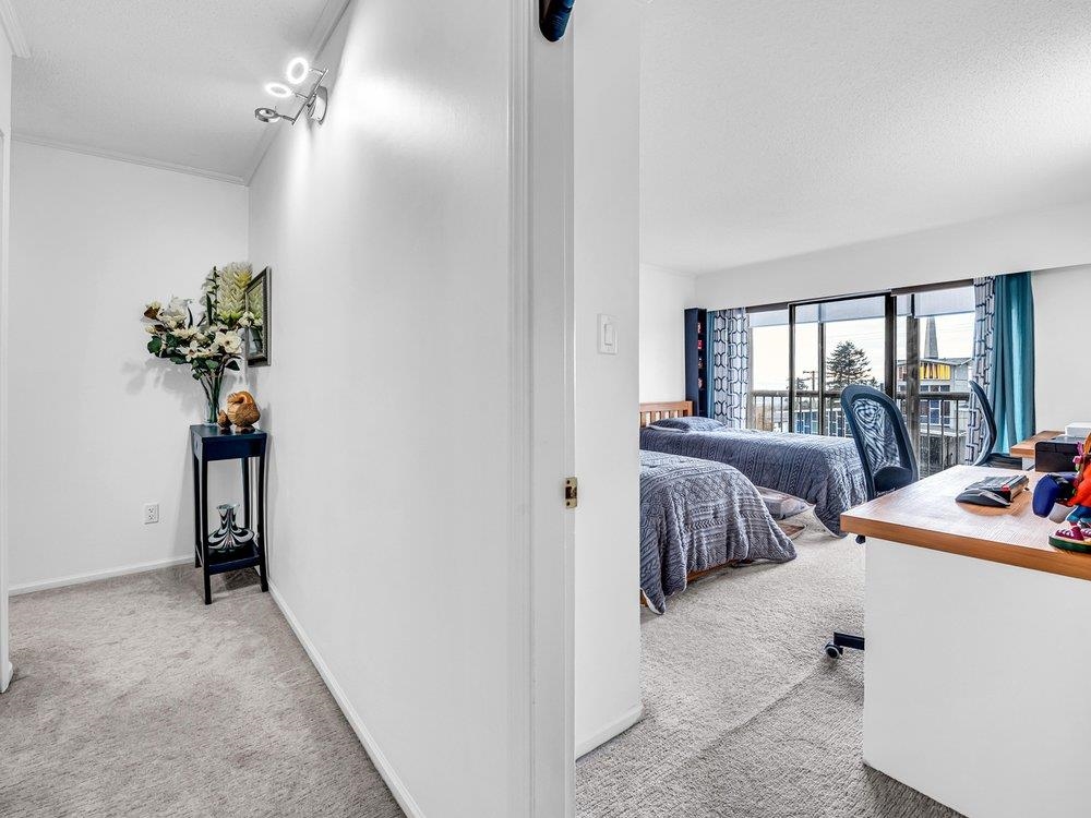 Listing image of 301 2710 LONSDALE AVENUE