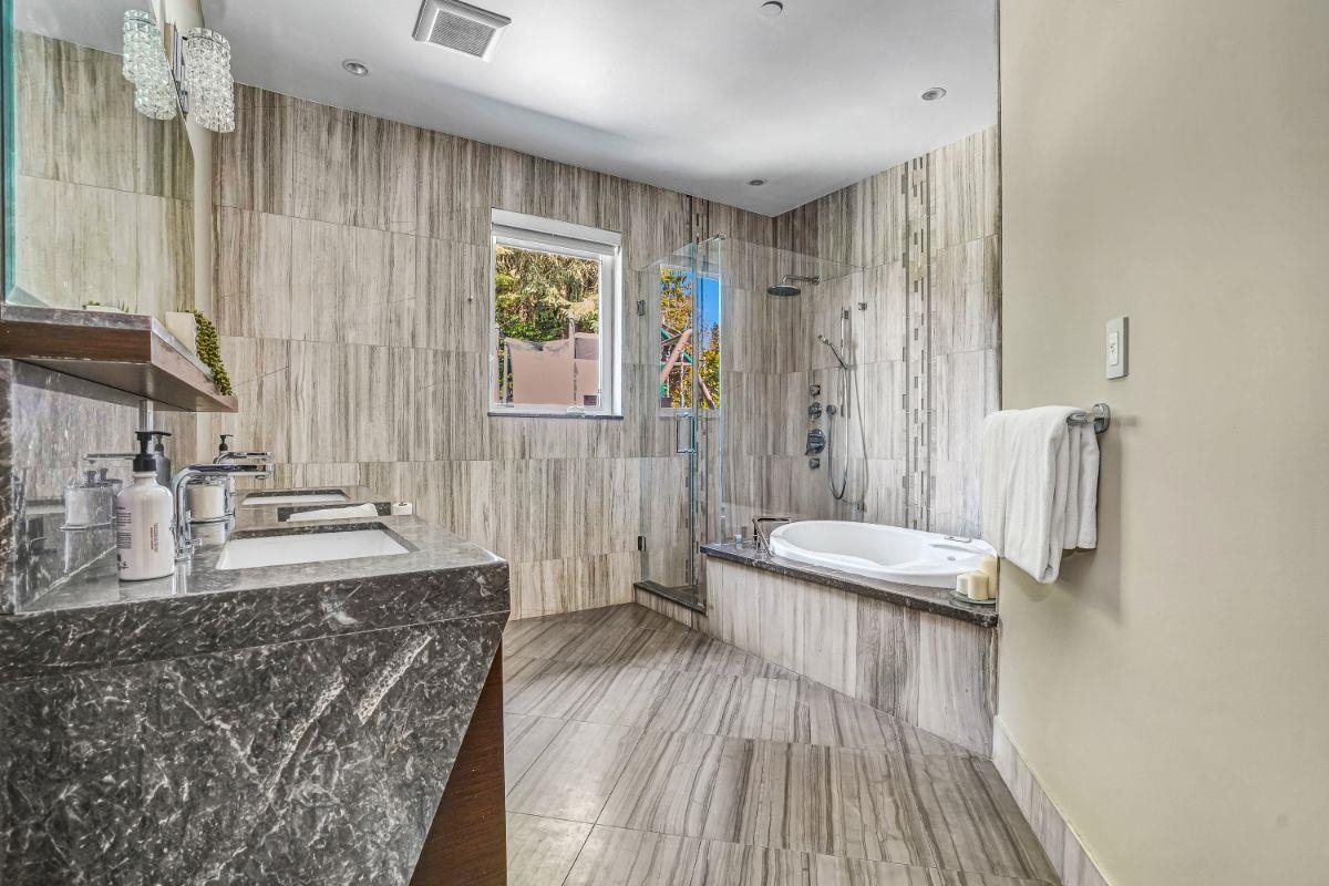Listing image of 1365 CAMMERAY ROAD