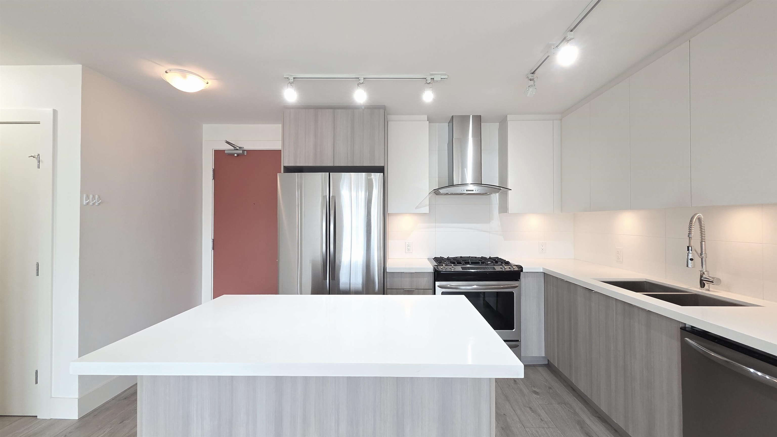 Listing image of 404 3602 ALDERCREST DRIVE