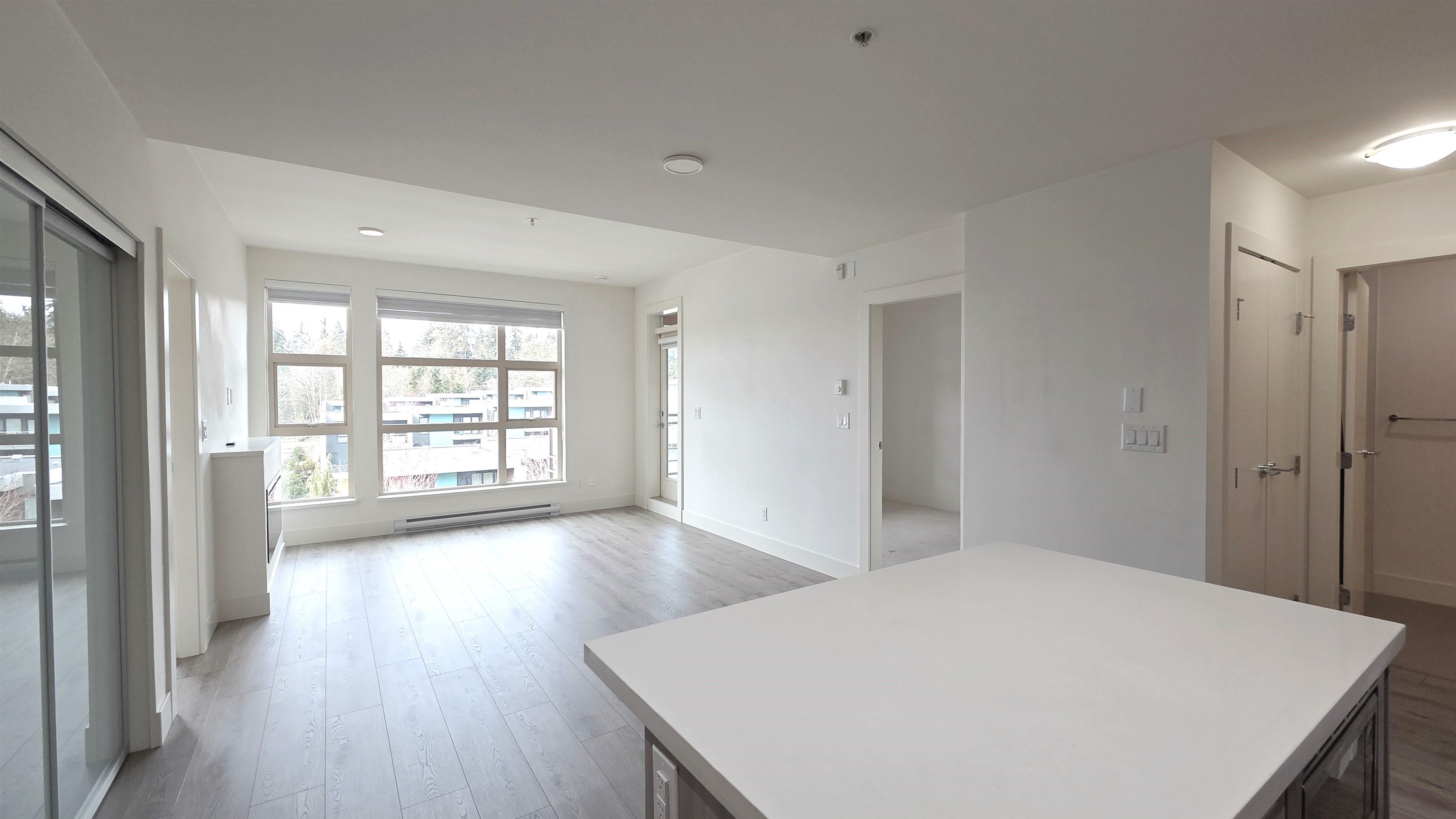 Listing image of 404 3602 ALDERCREST DRIVE
