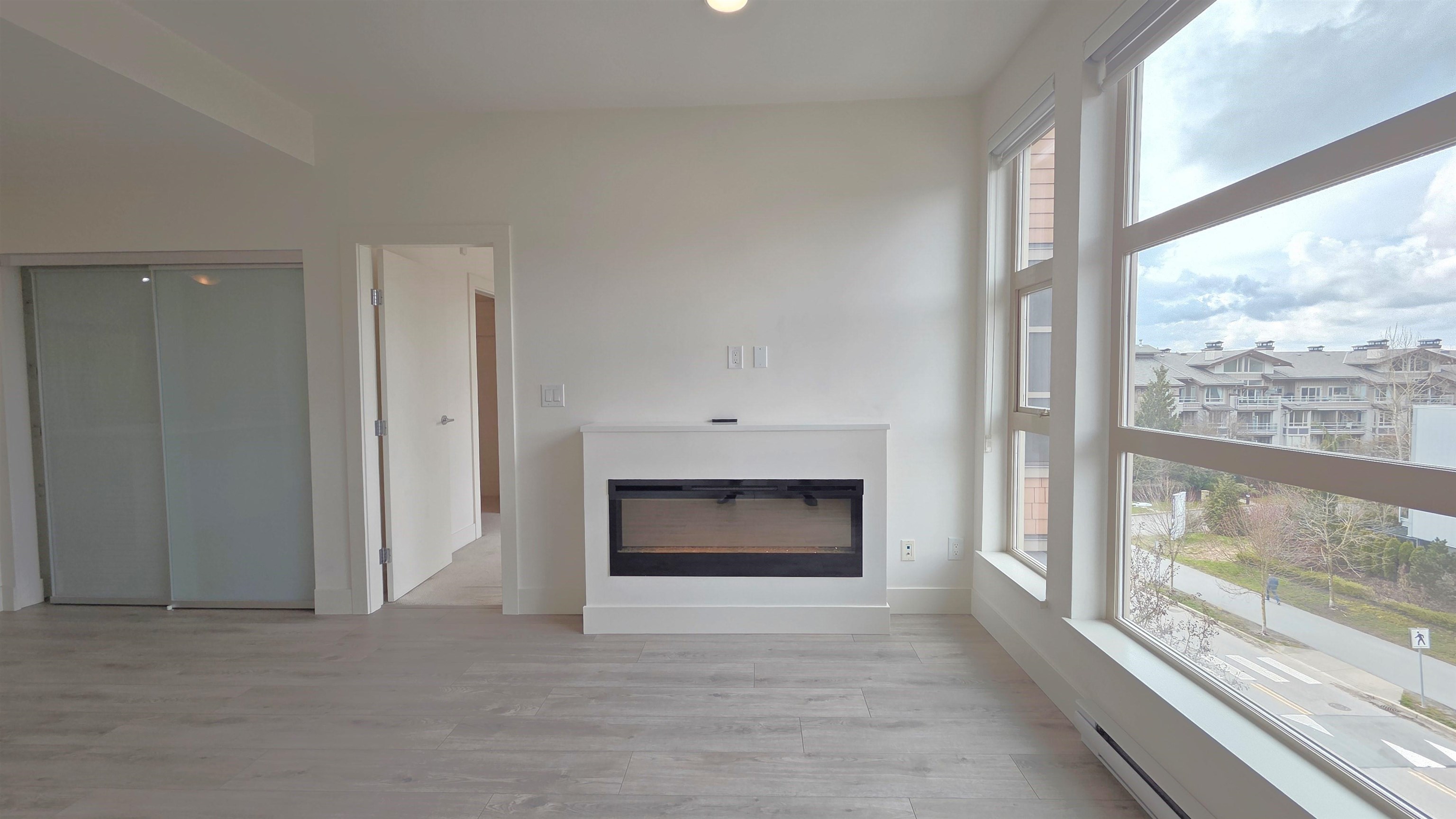 Listing image of 404 3602 ALDERCREST DRIVE
