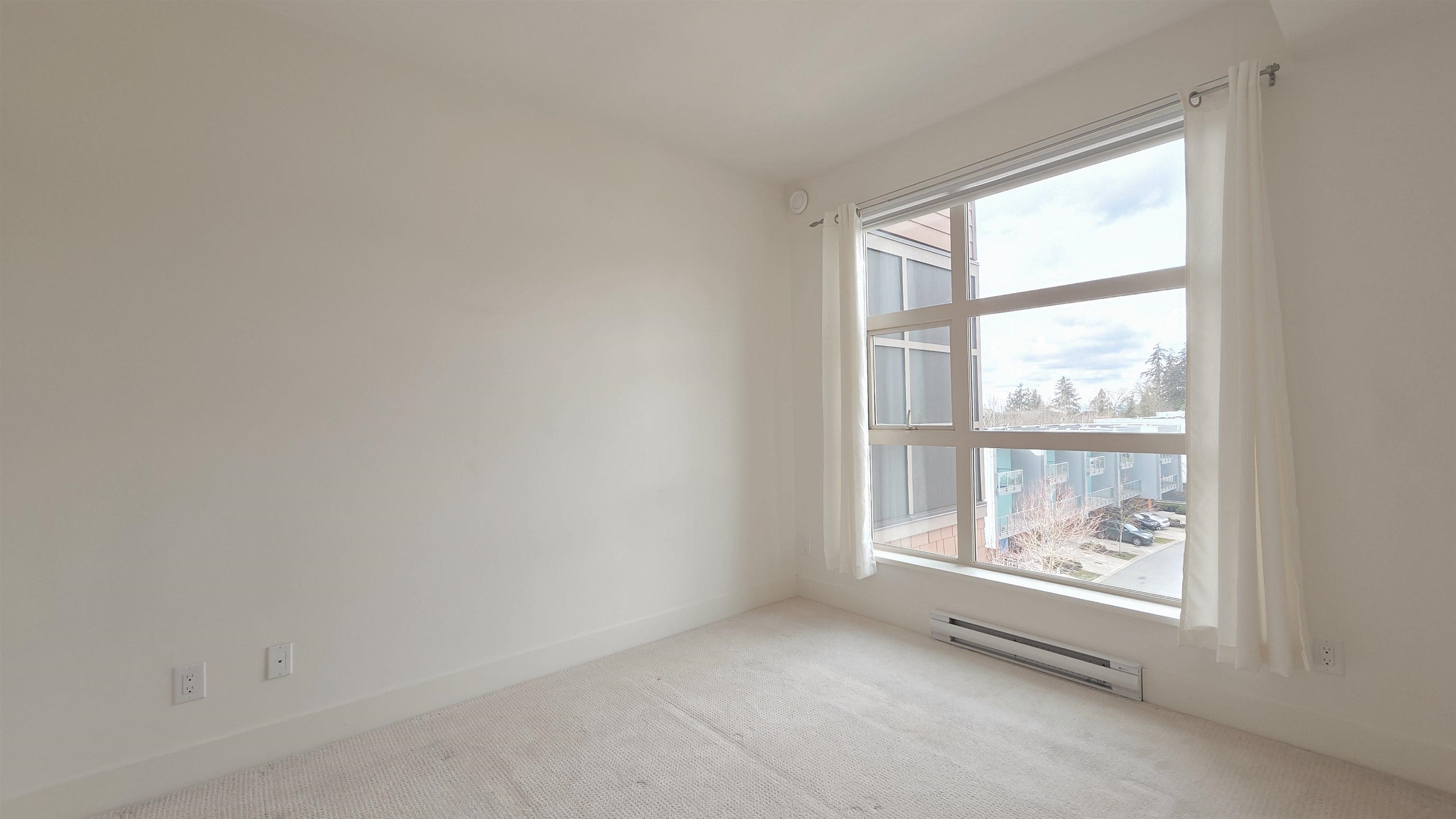Listing image of 404 3602 ALDERCREST DRIVE