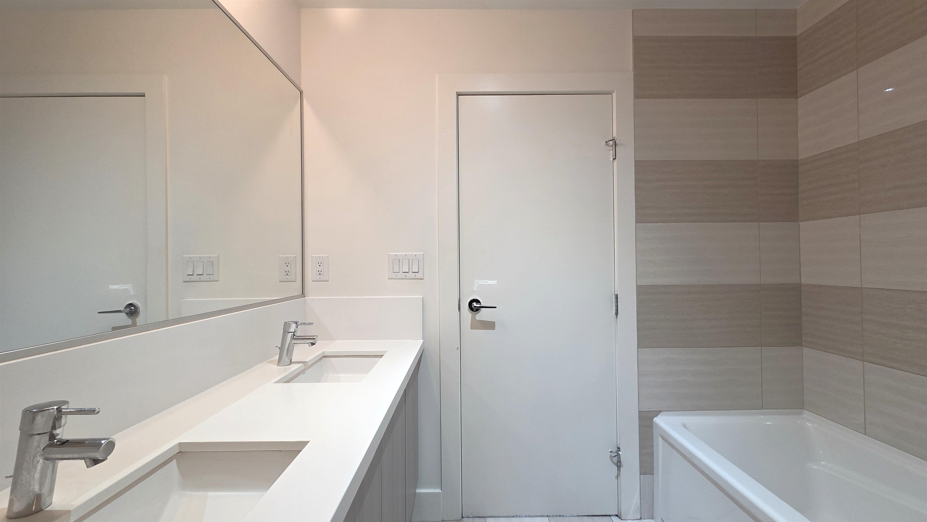 Listing image of 404 3602 ALDERCREST DRIVE