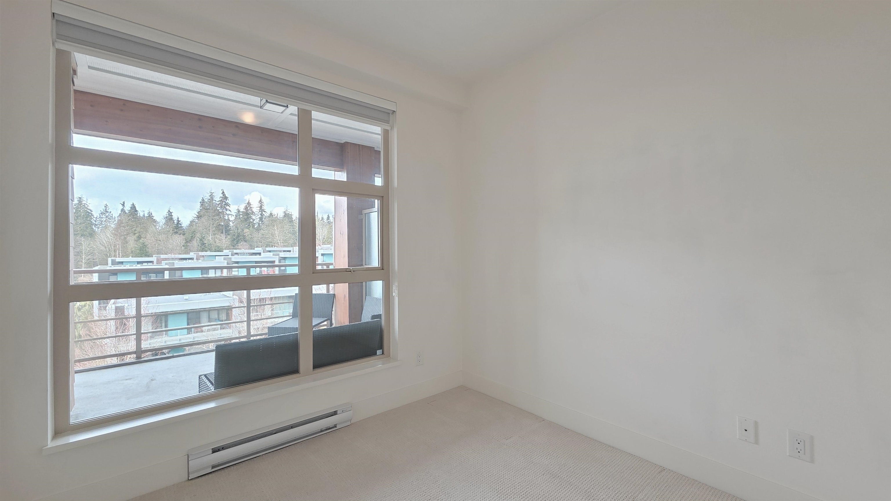Listing image of 404 3602 ALDERCREST DRIVE