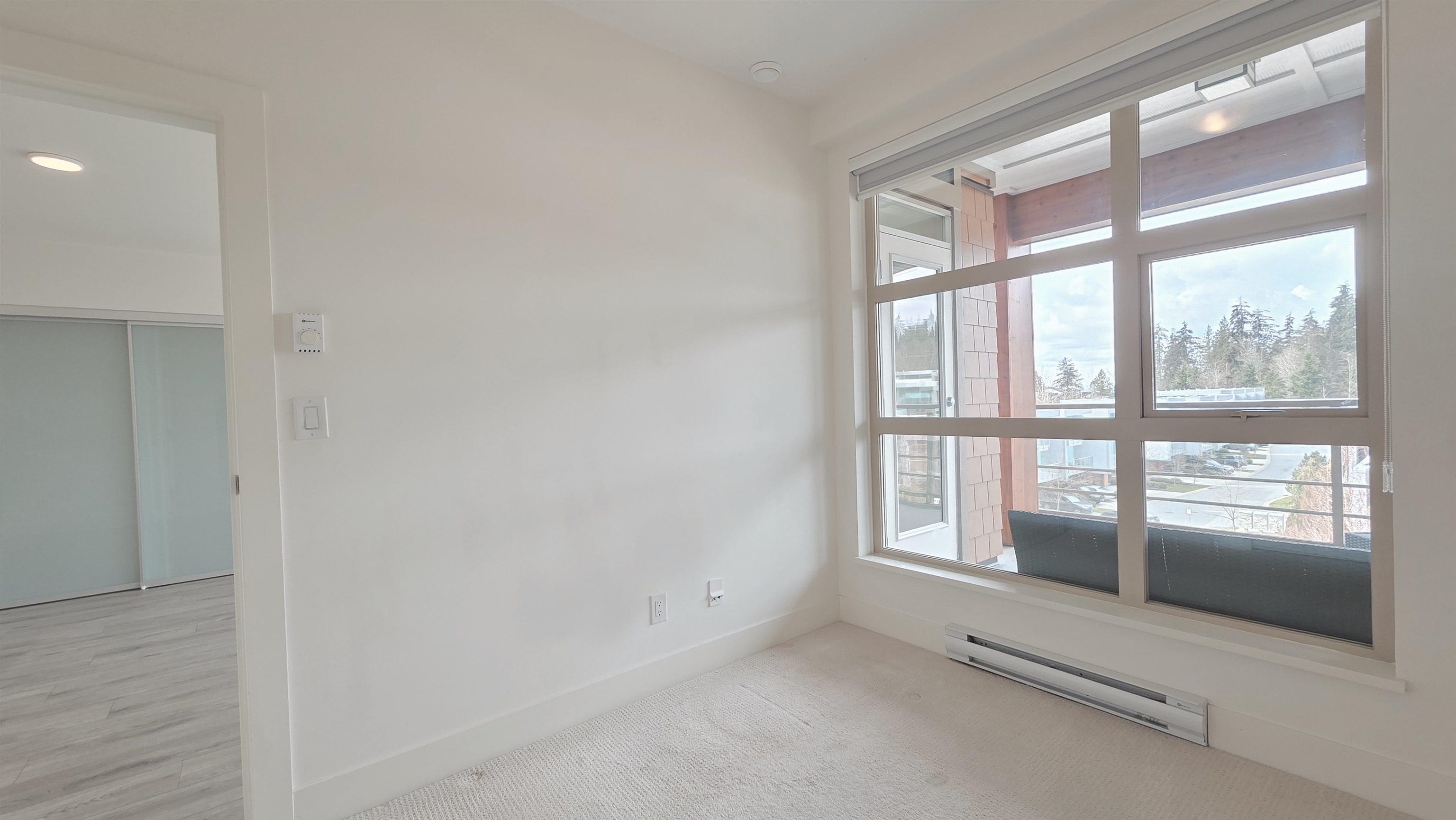 Listing image of 404 3602 ALDERCREST DRIVE