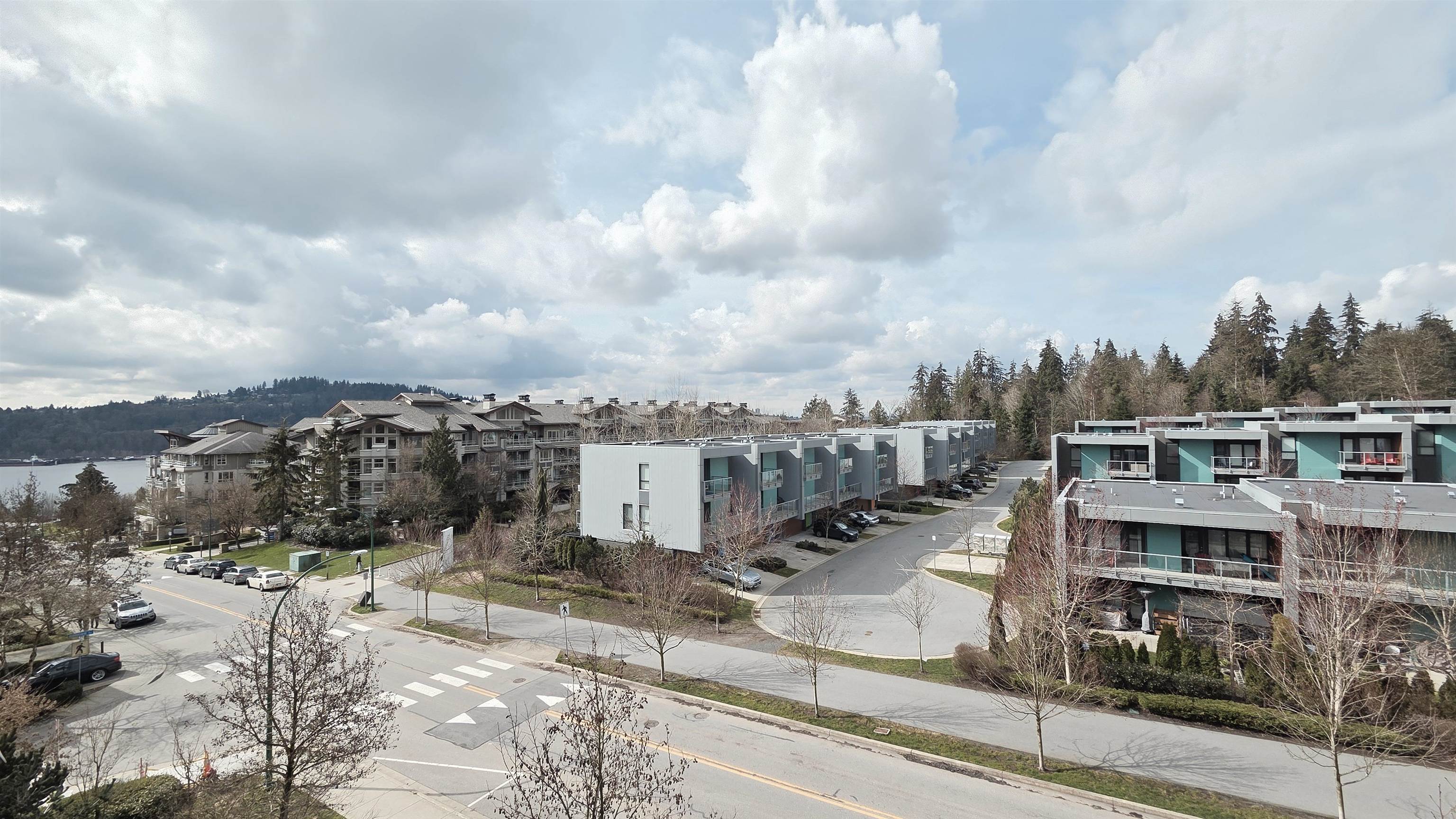 Listing image of 404 3602 ALDERCREST DRIVE