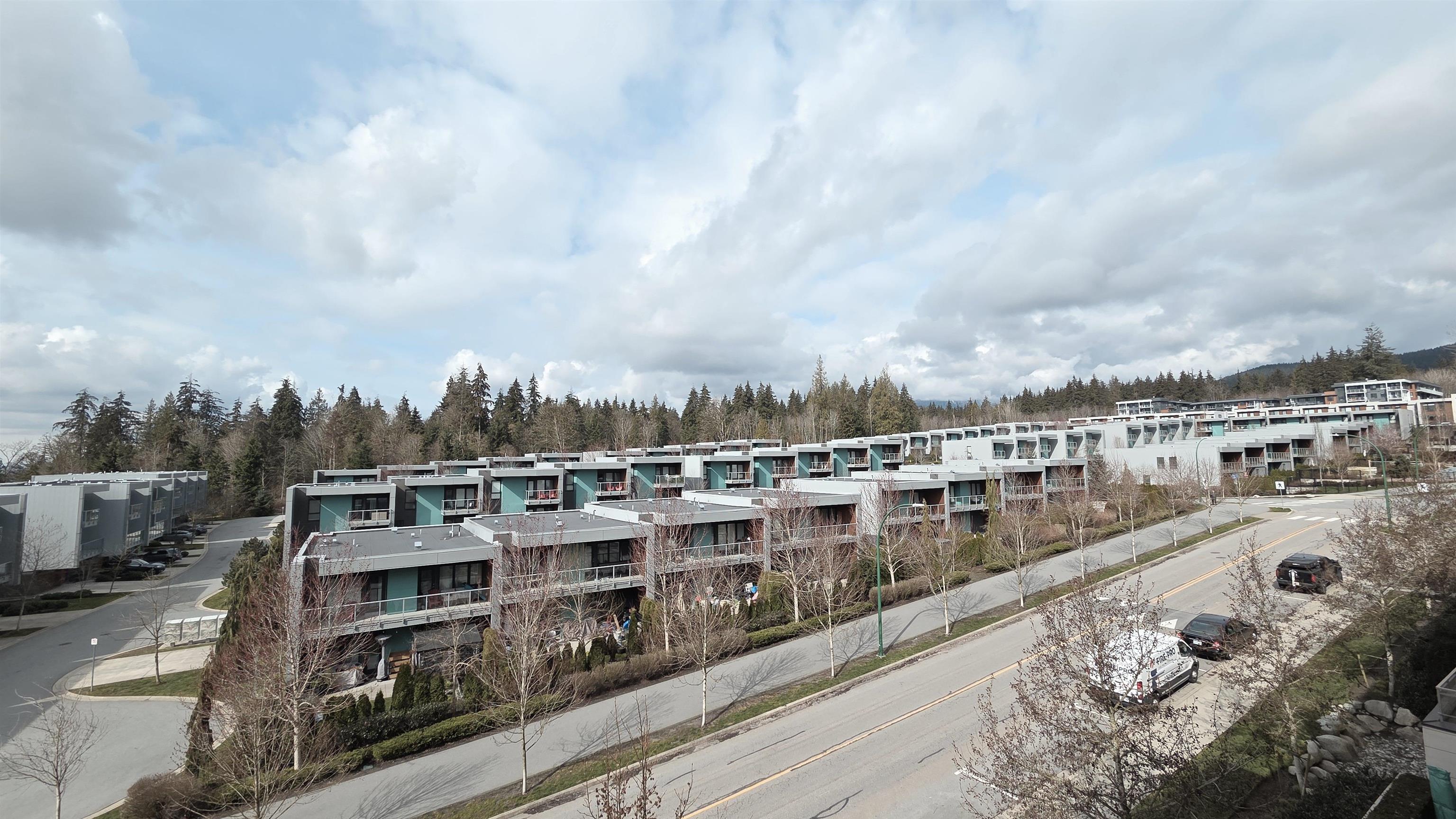 Listing image of 404 3602 ALDERCREST DRIVE