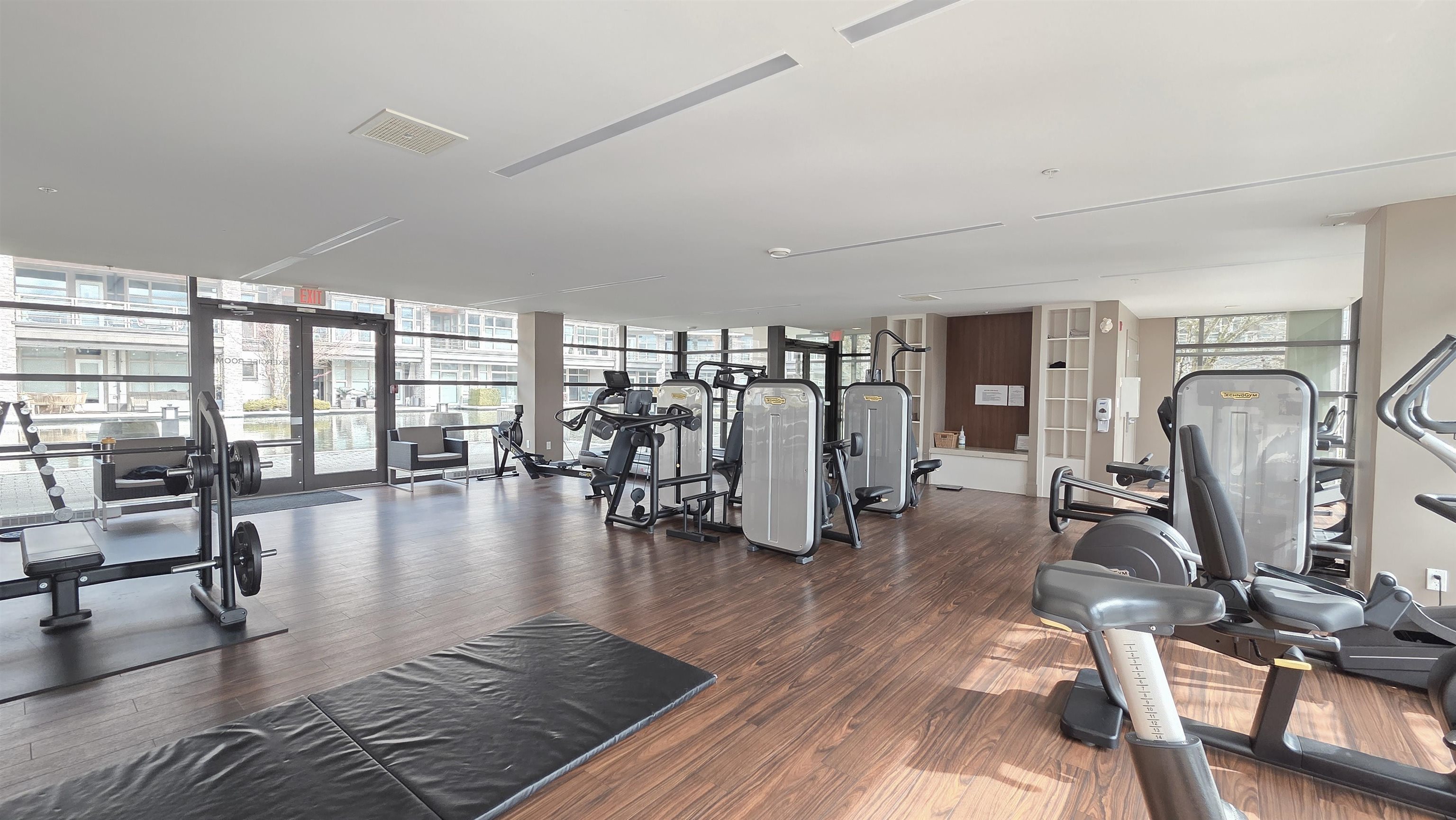 Listing image of 404 3602 ALDERCREST DRIVE