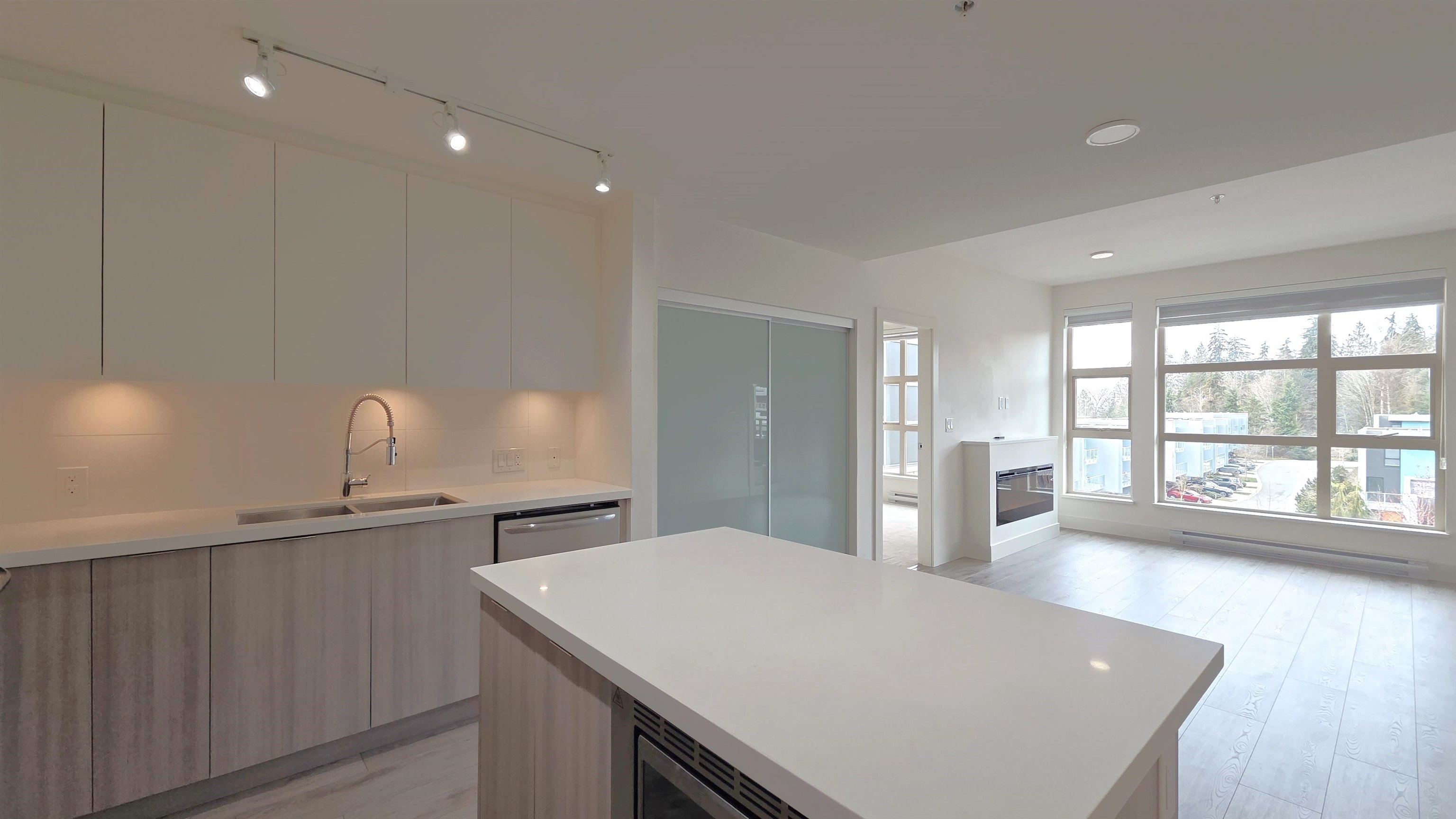Listing image of 404 3602 ALDERCREST DRIVE