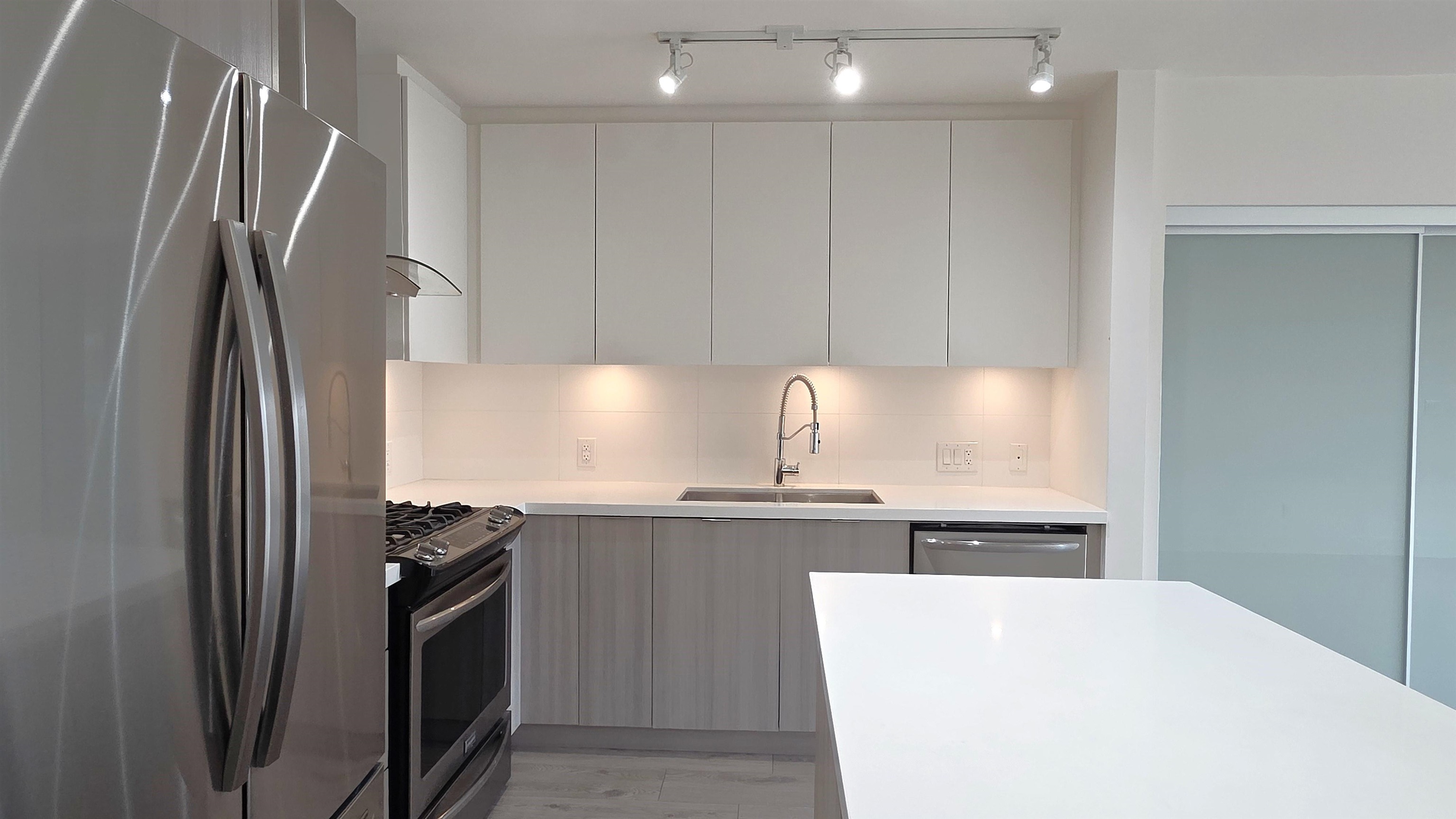 Listing image of 404 3602 ALDERCREST DRIVE