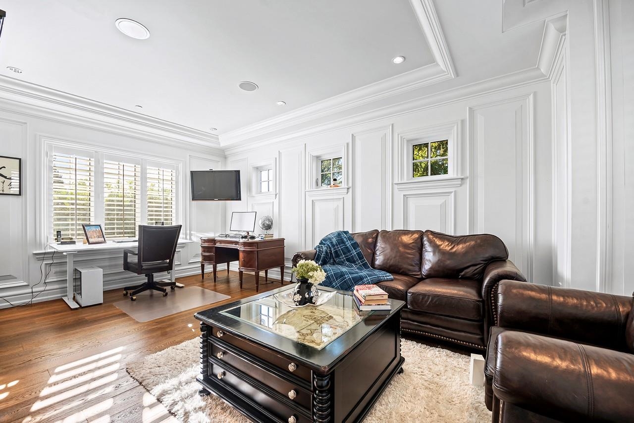 Listing image of 2913 ALTAMONT CRESCENT