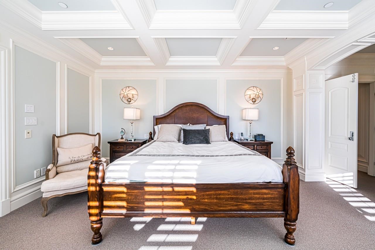 Listing image of 2913 ALTAMONT CRESCENT