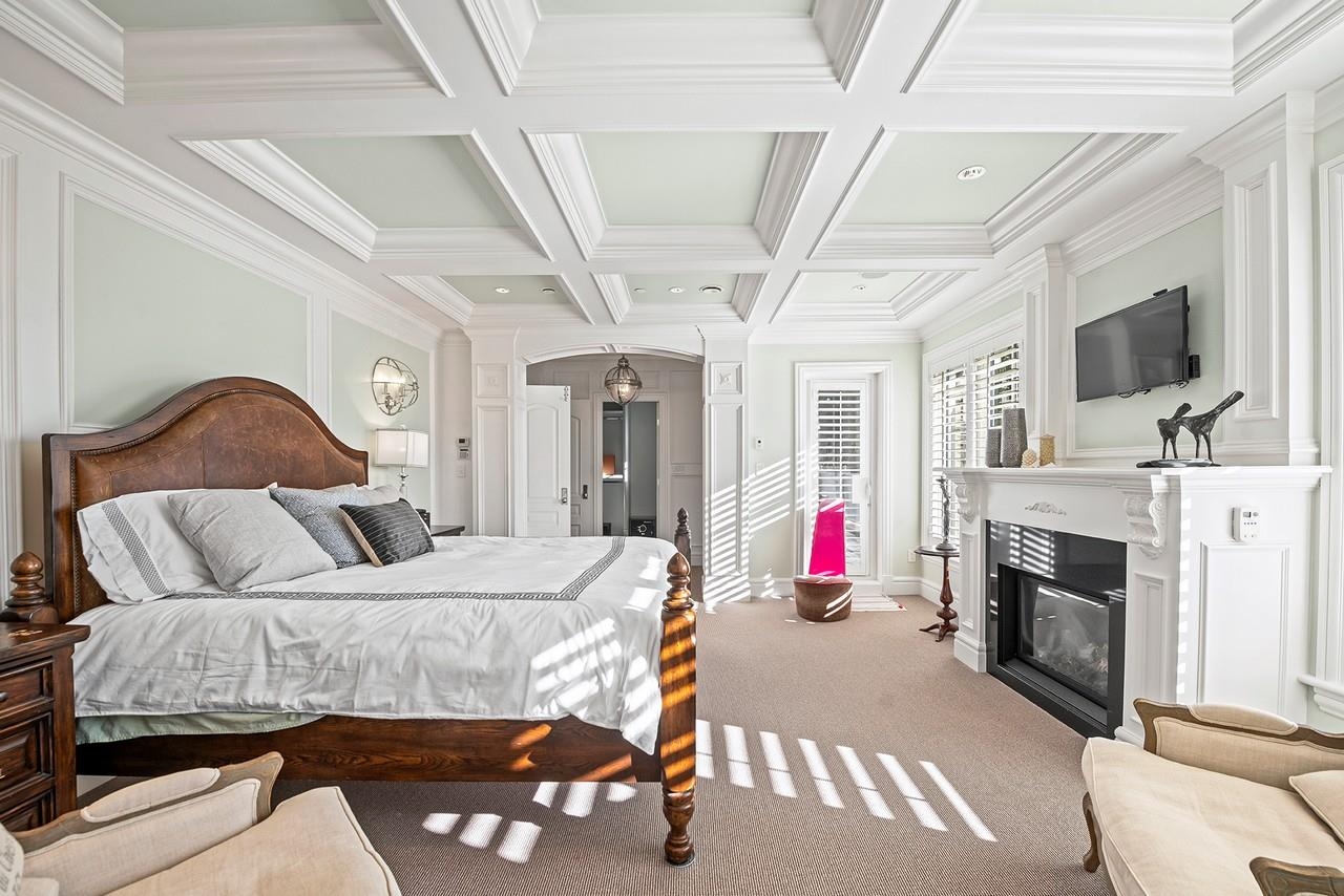 Listing image of 2913 ALTAMONT CRESCENT