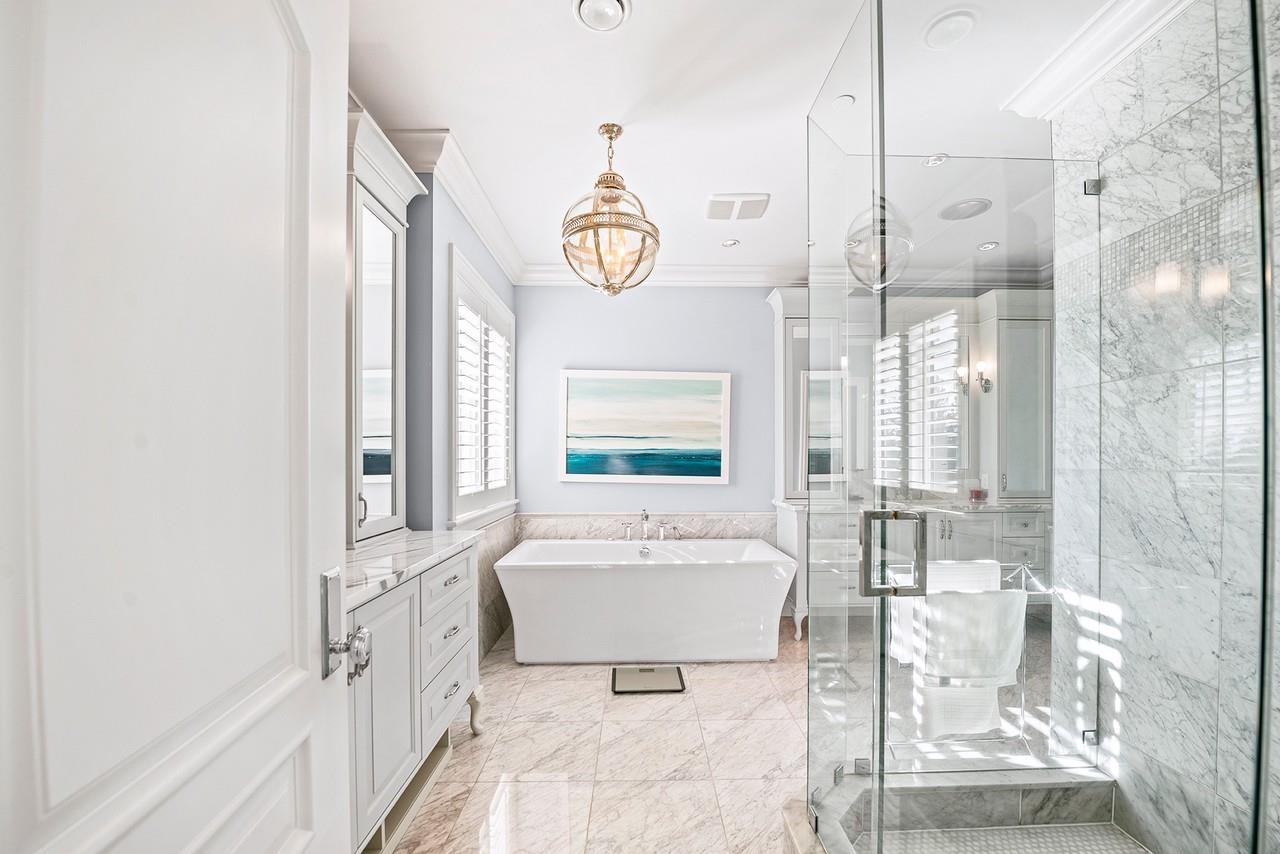 Listing image of 2913 ALTAMONT CRESCENT