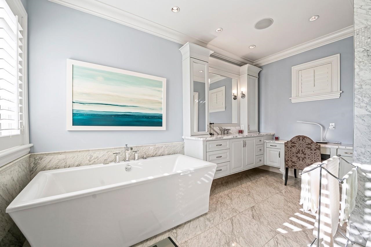 Listing image of 2913 ALTAMONT CRESCENT