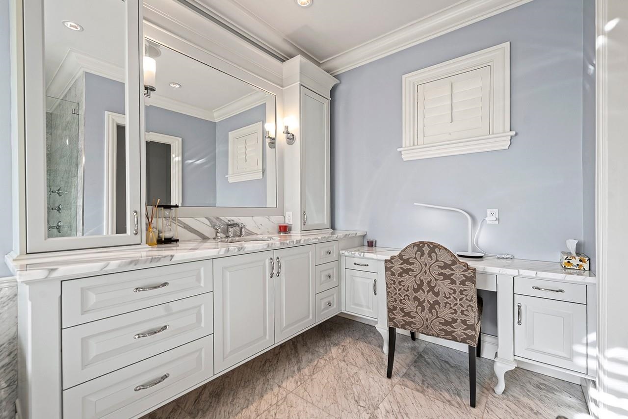 Listing image of 2913 ALTAMONT CRESCENT