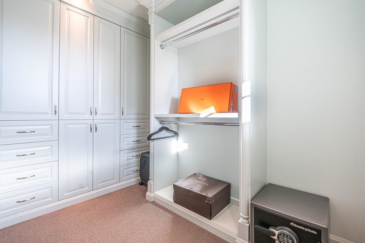 Listing image of 2913 ALTAMONT CRESCENT