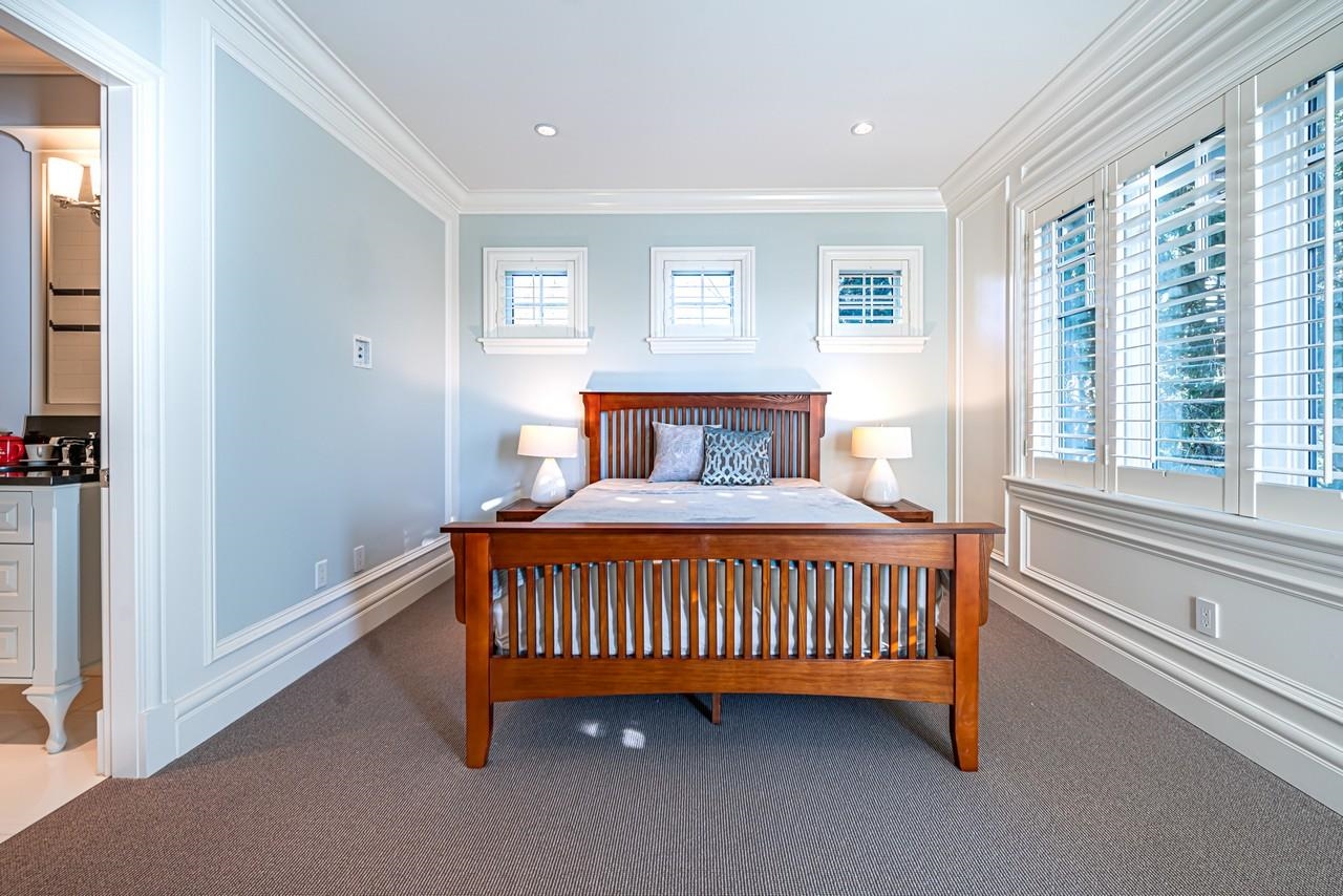 Listing image of 2913 ALTAMONT CRESCENT