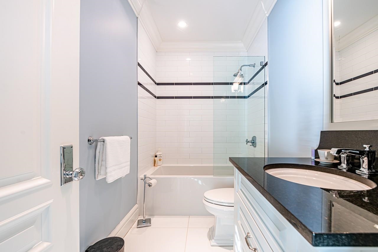 Listing image of 2913 ALTAMONT CRESCENT