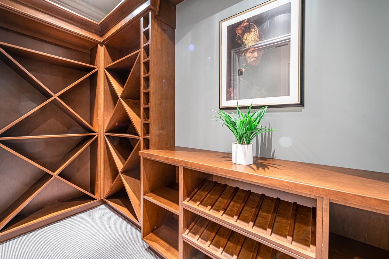 Listing image of 2913 ALTAMONT CRESCENT