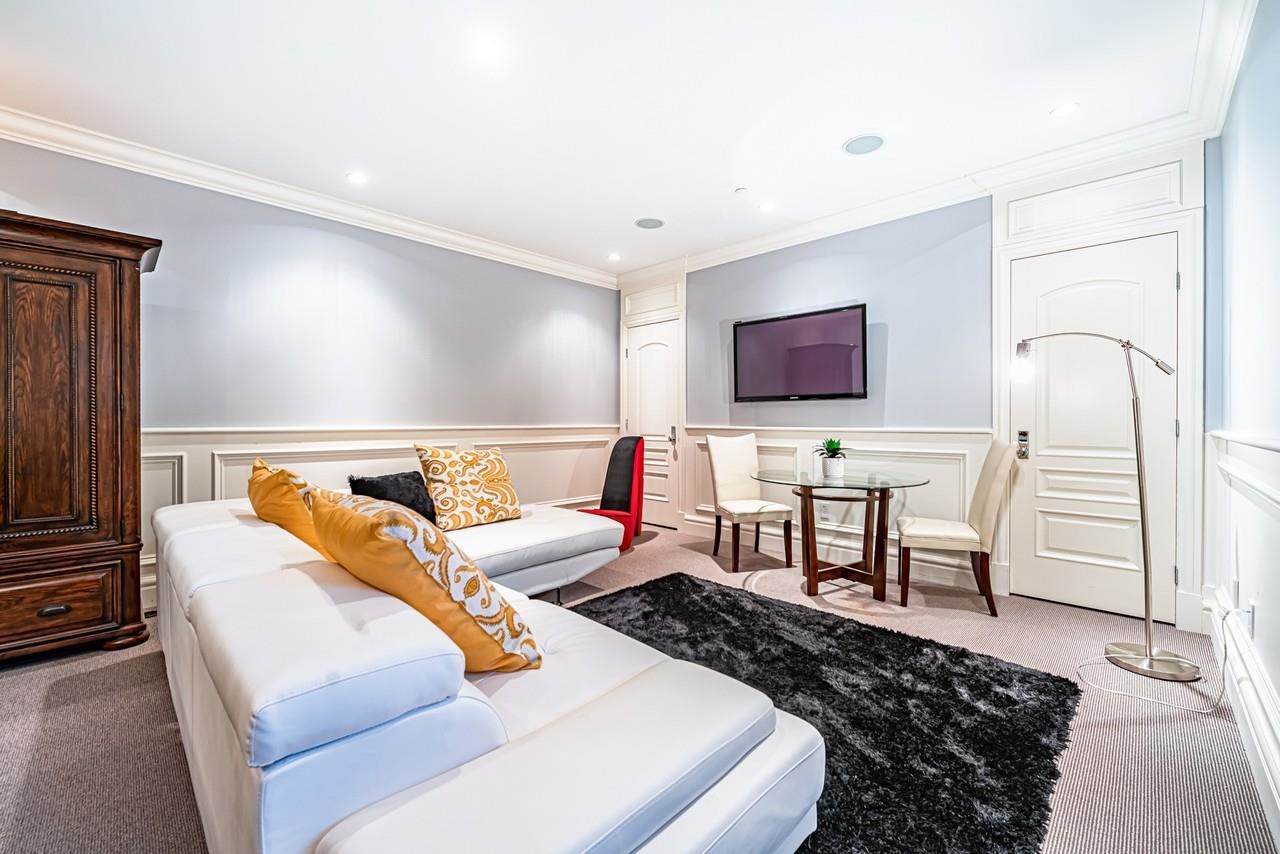 Listing image of 2913 ALTAMONT CRESCENT