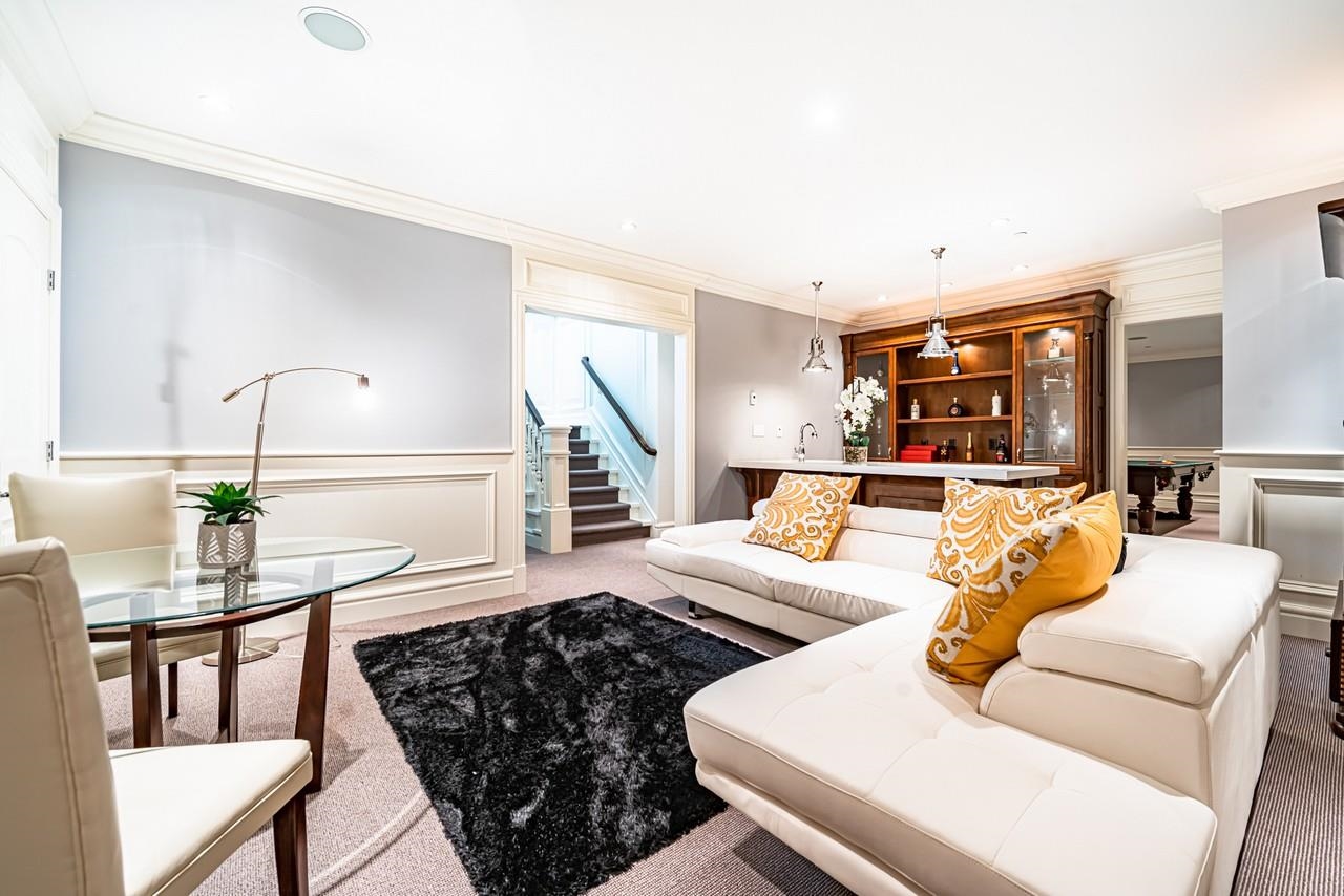 Listing image of 2913 ALTAMONT CRESCENT